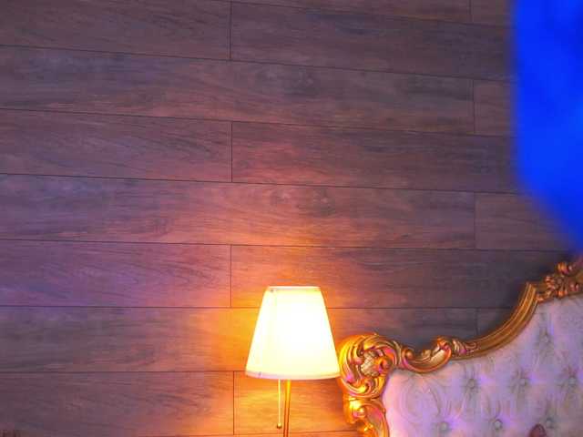 JuicyJessye's BongaCams show and profile