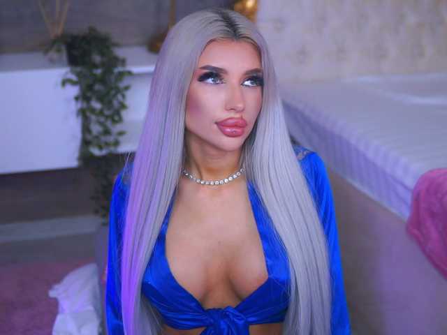JuicyJessye's BongaCams show and profile