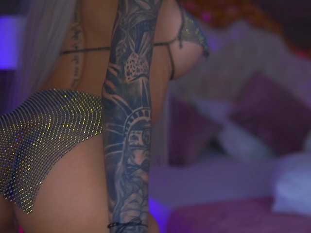 JuicyJessye's BongaCams show and profile