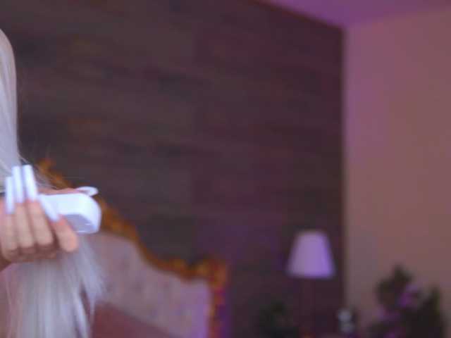 JuicyJessye's BongaCams show and profile