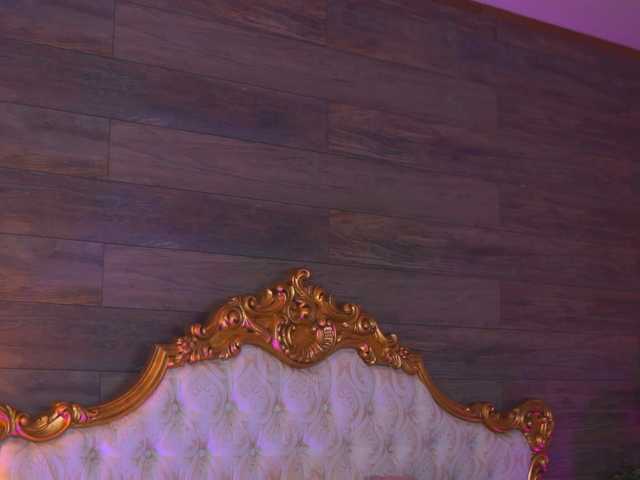 JuicyJessye's BongaCams show and profile