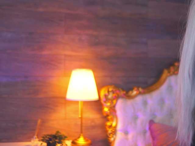 JuicyJessye's BongaCams show and profile