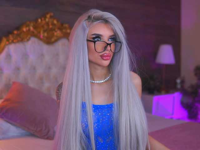 JuicyJessye's BongaCams show and profile