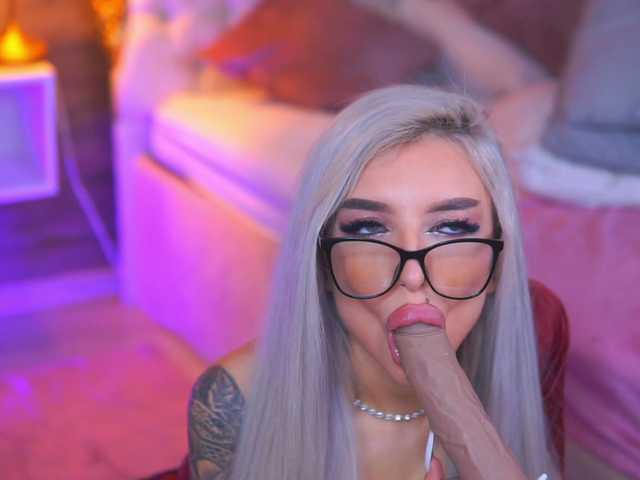 JuicyJessye's BongaCams show and profile