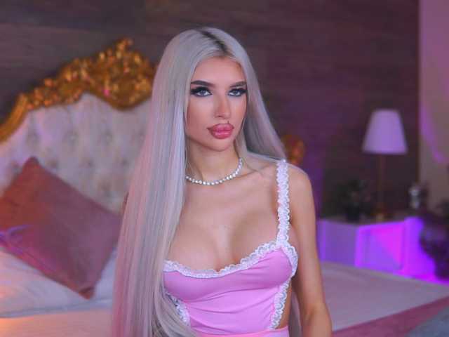 JuicyJessye's BongaCams show and profile