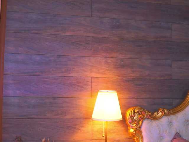 JuicyJessye's BongaCams show and profile