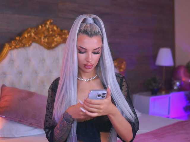 JuicyJessye's BongaCams show and profile