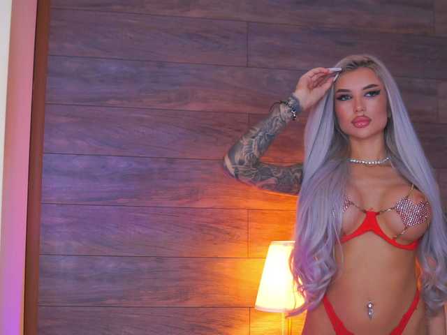 JuicyJessye's BongaCams show and profile