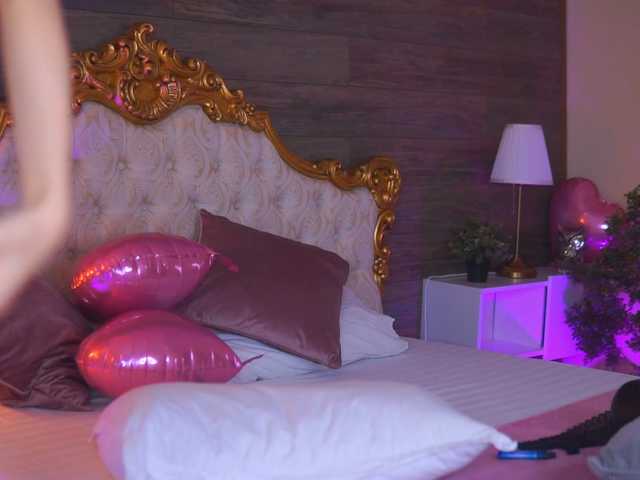 JuicyJessye's BongaCams show and profile