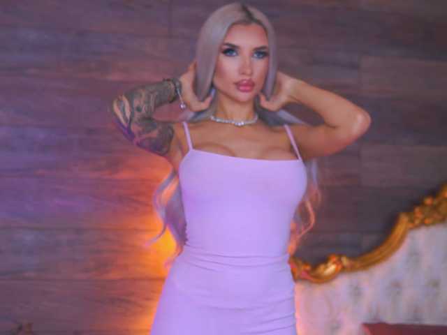 le modèle JuicyJessye est en webcam porno dans un show sur le site bongacams, il possède les tags suivants: White/Caucasian,Blonde,Shaved