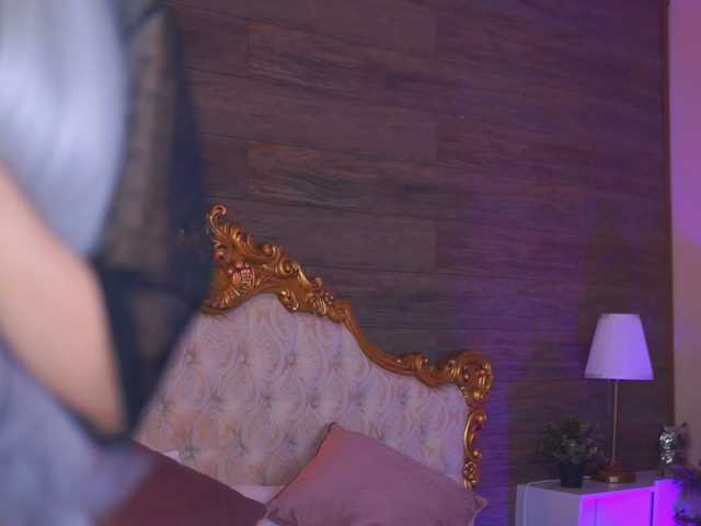 JuicyJessye's BongaCams show and profile