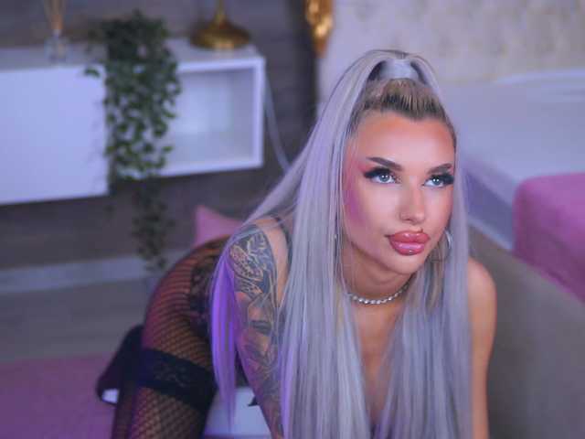 JuicyJessye's BongaCams show and profile