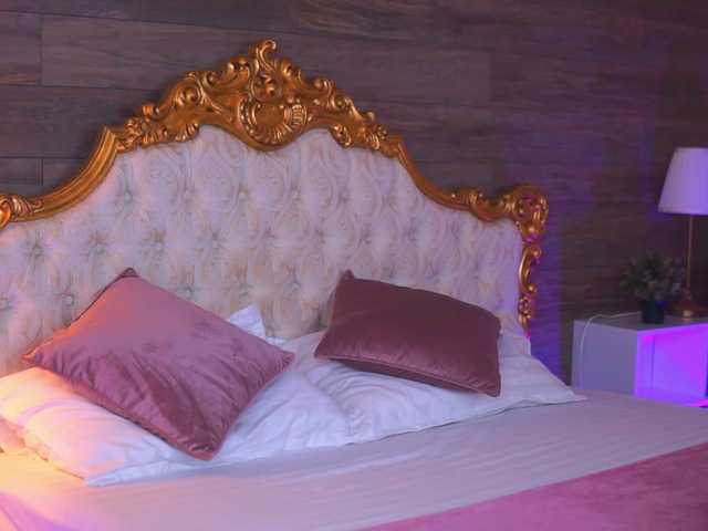 JuicyJessye's BongaCams show and profile