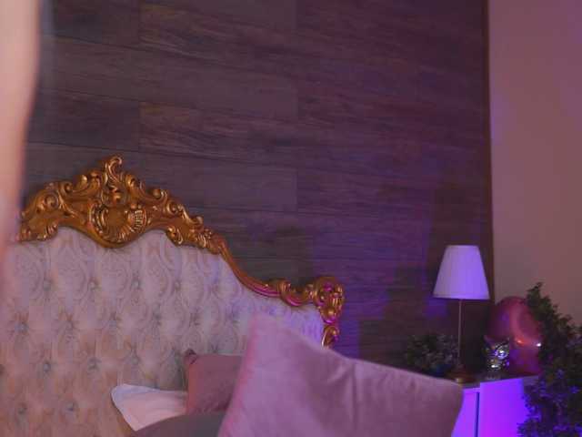 JuicyJessye's BongaCams show and profile