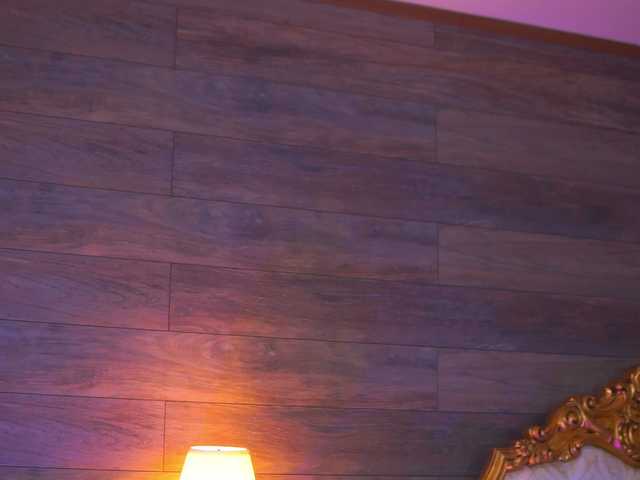 JuicyJessye's BongaCams show and profile