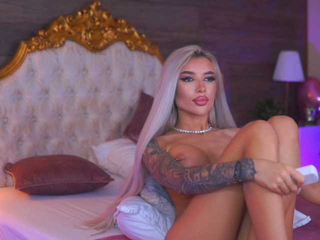 JuicyJessye's BongaCams show and profile