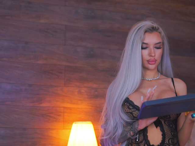 JuicyJessye live cam profile