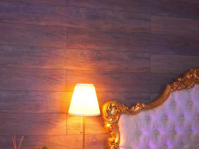 JuicyJessye's BongaCams show and profile