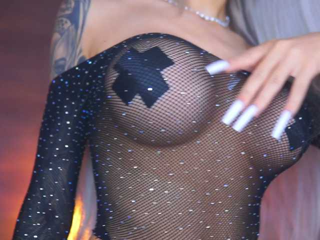 JuicyJessye's BongaCams show and profile