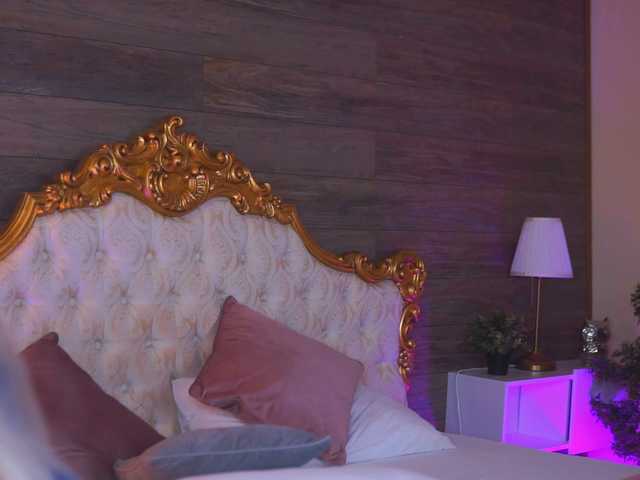 JuicyJessye's BongaCams show and profile