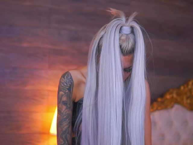 JuicyJessye's BongaCams show and profile