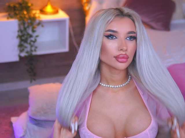 JuicyJessye's BongaCams show and profile