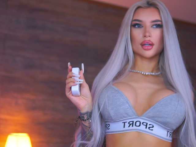 JuicyJessye's BongaCams show and profile