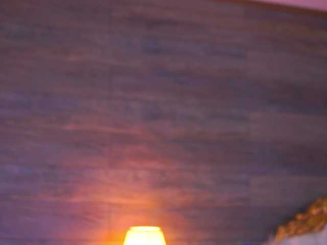 JuicyJessye's BongaCams show and profile