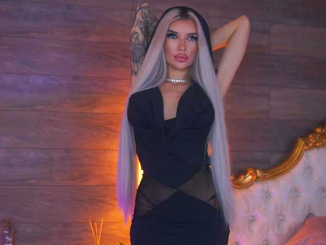 JuicyJessye's BongaCams show and profile