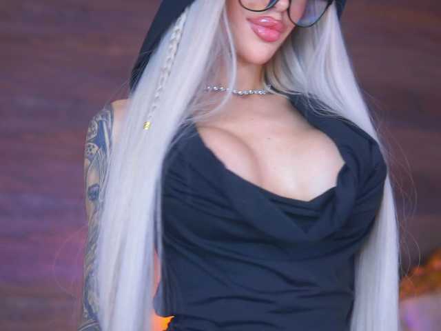 JuicyJessye's BongaCams show and profile