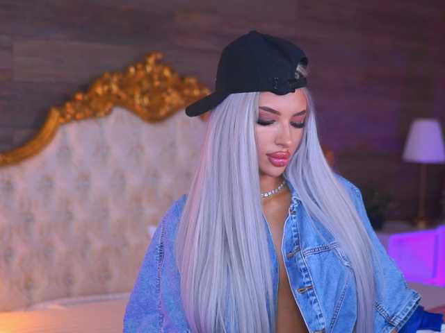 JuicyJessye's BongaCams show and profile