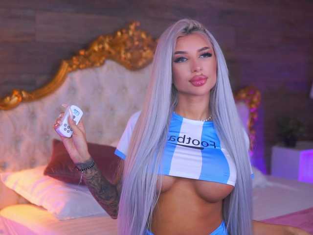 JuicyJessye's BongaCams show and profile