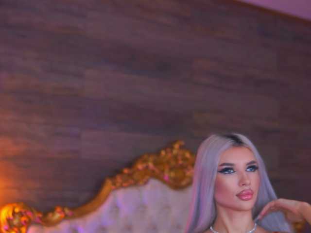 JuicyJessye's BongaCams show and profile