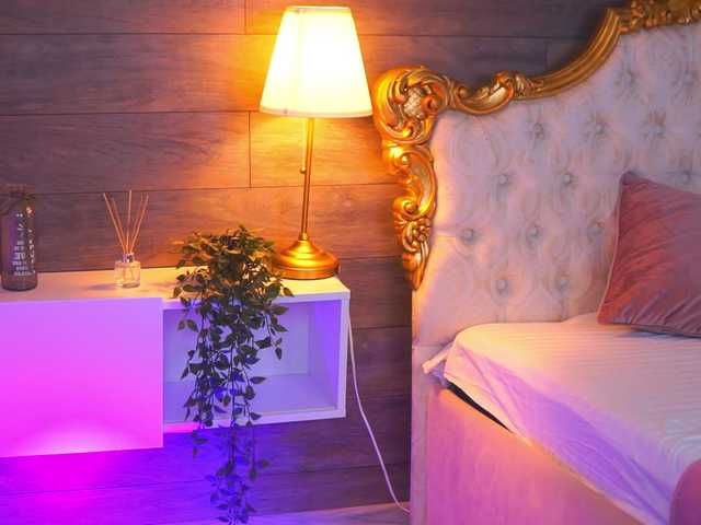 JuicyJessye's BongaCams show and profile