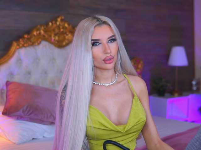 JuicyJessye's BongaCams show and profile