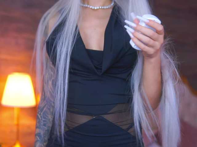 JuicyJessye's BongaCams show and profile