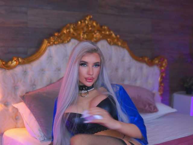 JuicyJessye's BongaCams show and profile