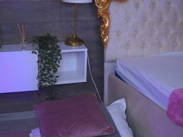 JuicyJessye's BongaCams show and profile