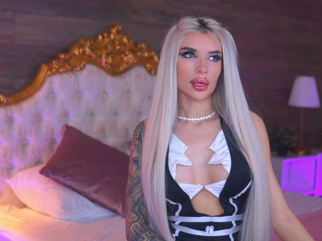 JuicyJessye's BongaCams show and profile