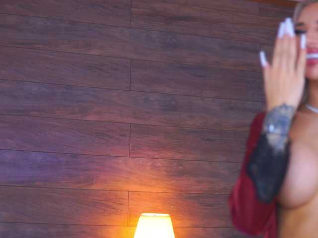 JuicyJessye's BongaCams show and profile