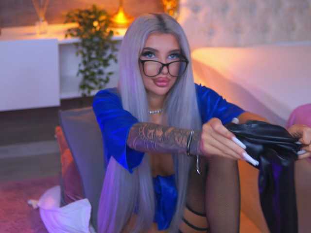 JuicyJessye's BongaCams show and profile