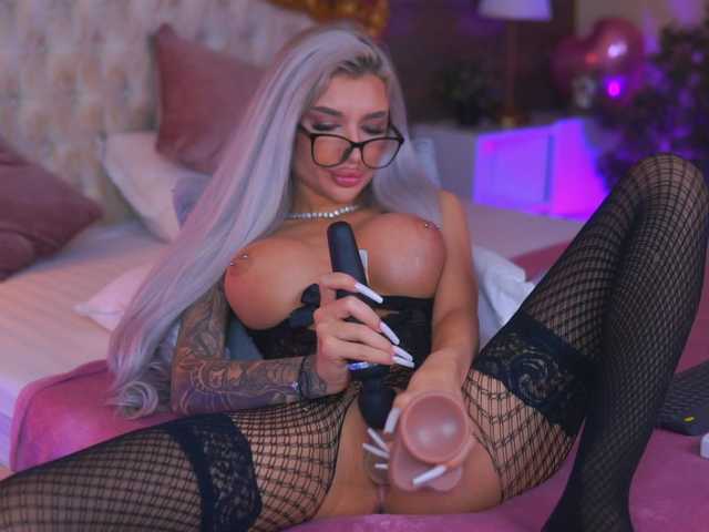 JuicyJessye's BongaCams show and profile