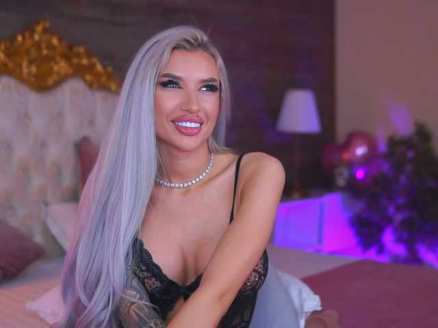 JuicyJessye's BongaCams show and profile