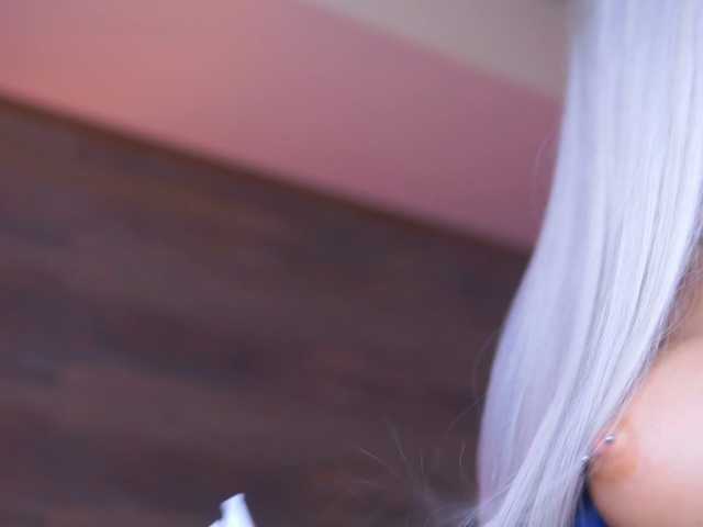 JuicyJessye's BongaCams show and profile