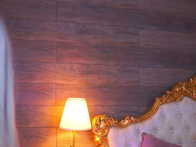 JuicyJessye's BongaCams show and profile