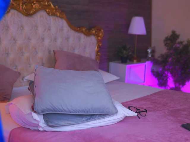 JuicyJessye's BongaCams show and profile