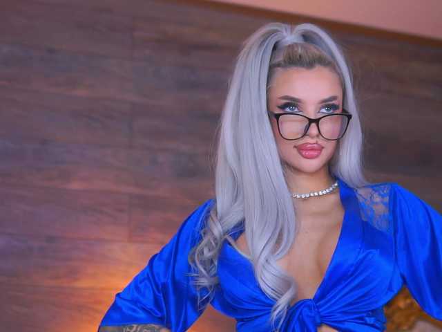 JuicyJessye's BongaCams show and profile