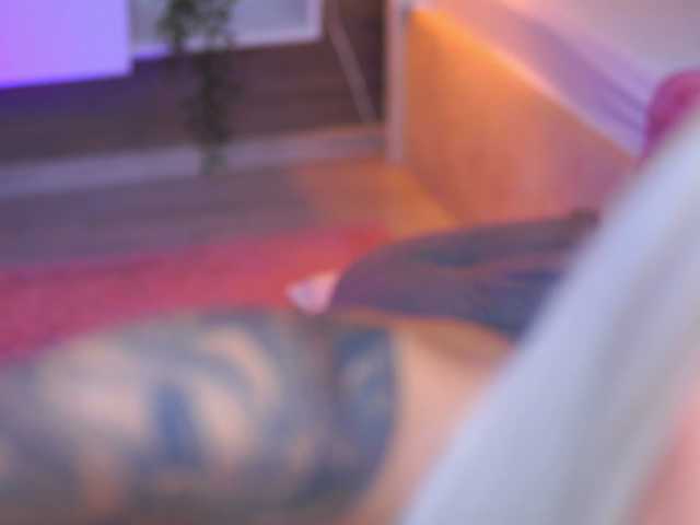 JuicyJessye's BongaCams show and profile