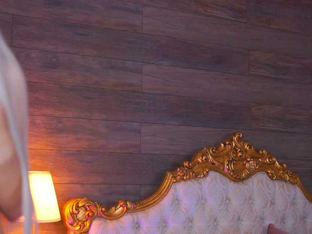 JuicyJessye's BongaCams show and profile