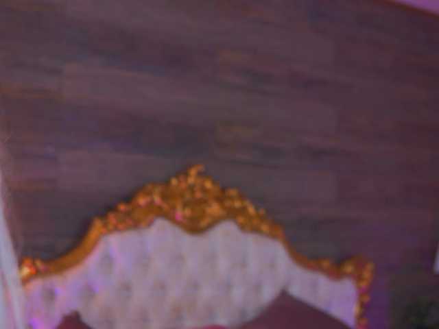 JuicyJessye's BongaCams show and profile